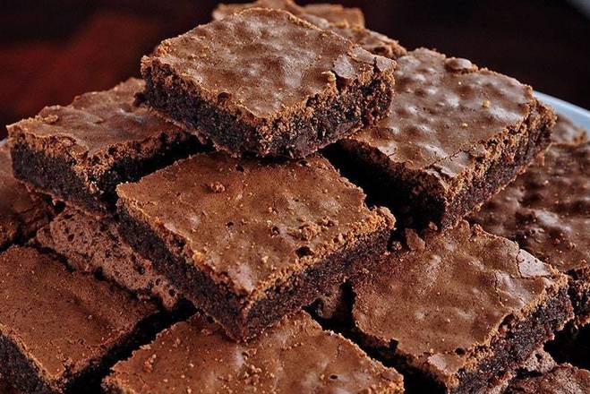 Order Daisy Gourmet Brownie  food online from Fresko Market store, Miami on bringmethat.com