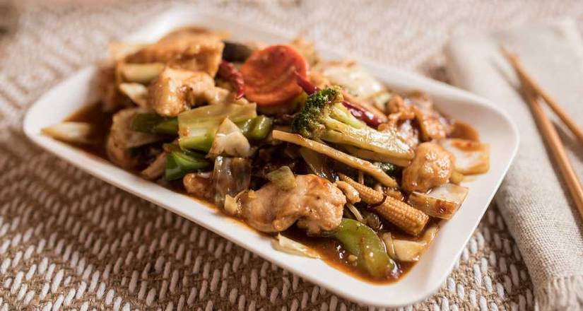 Order Hunan Chicken food online from Mon Lung Restaurant store, Chicago on bringmethat.com