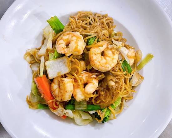 Order Chow Mein food online from Baramee Thai Restaurant store, San Pedro on bringmethat.com