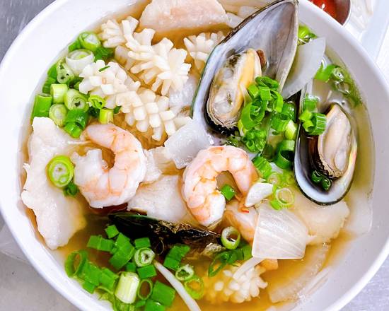Order Pho Seafood food online from Baramee Thai Restaurant store, San Pedro on bringmethat.com