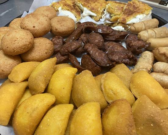 Order Gran Mixto food online from Arepa One store, Hialeah on bringmethat.com