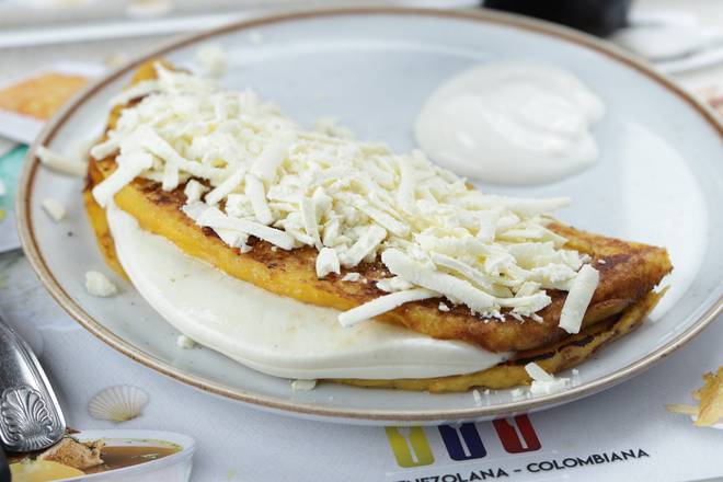 Order Cachapa con Queso de Mano food online from Los Roques Gourmet store, Doral on bringmethat.com