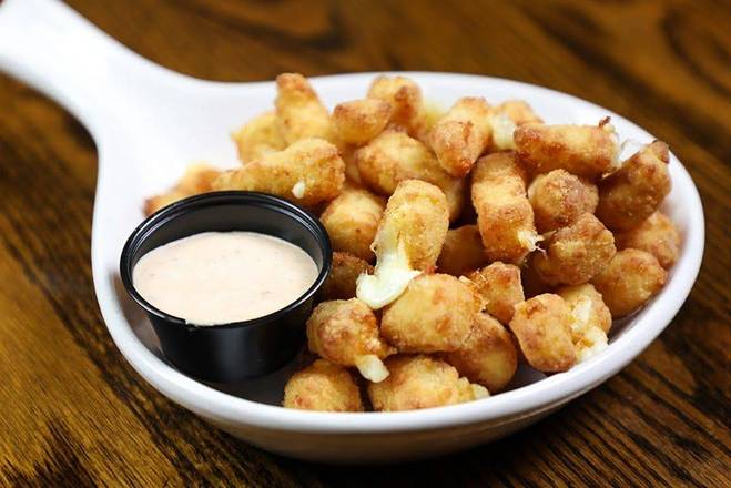 Order Wisconsin Cheese Curds food online from Moretti Pizzeria & Bar store, McHenry on bringmethat.com