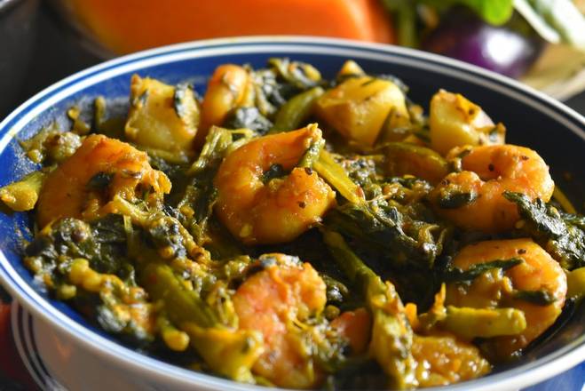 Order Shrimp Saag food online from Desi Chops store, Chicago on bringmethat.com