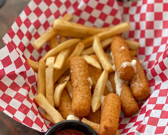 Order Fried Mozzarella food online from Mike's Pizzeria and Italian Restaurant store, Miami on bringmethat.com