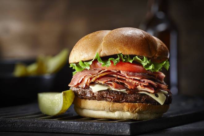 Trio Rock N Deli Royal Burger plate