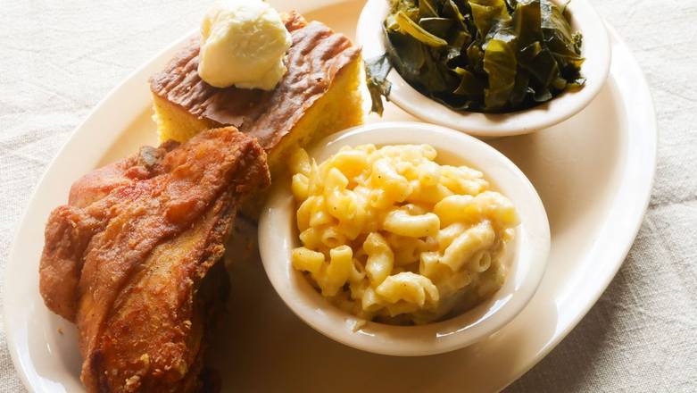 Order 22. Mac & Cheese, Greens & Corn Bread Combo food online from Roscoe House Of Chicken & Waffles store, Long Beach on bringmethat.com