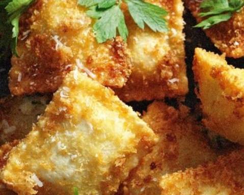 Order Fried Cheese Ravioli food online from Mama Mia Italian Cuisine store, Knoxville on bringmethat.com
