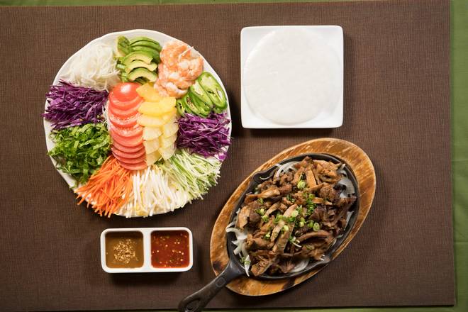 Order Special Plate-Chicken and Pork (월남쌈) food online from Pho32 Shabu Shabu store, Palisades Park on bringmethat.com