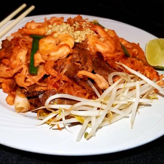 Order K6. Pad Thai Combination food online from Saigon Noodle & Grill store, Orlando on bringmethat.com
