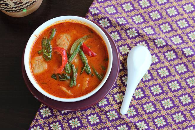 Order Red Curry food online from Basil Cafe Thai Cuisine store, ST PAUL on bringmethat.com