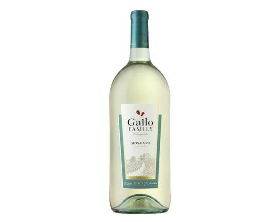 Order Gallo Family Vineyards Moscato 1.5 L food online from Circle K store, Simi Valley on bringmethat.com