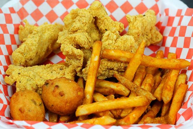 Order F2. Fried Catfish Basket (4) food online from Captain King's Seafood City store, Memphis on bringmethat.com