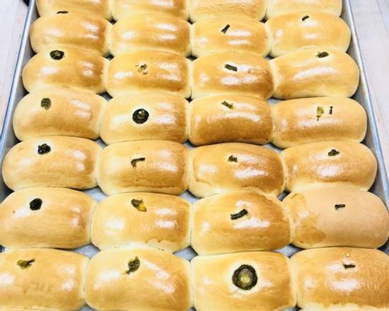 Order DZ Small Jalapeño, Sausage, & Cheese Kolaches food online from Donut Tacos Palace store, Austin on bringmethat.com