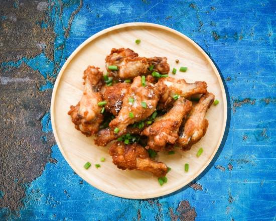 Order Traditional Chicken Wings food online from Route 67 Pizza store, Tampa on bringmethat.com