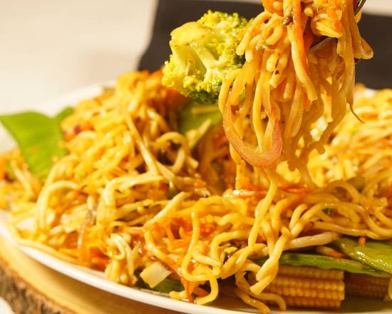 Order Lo Mein food online from Inchin Bamboo Garden store, San Ramon on bringmethat.com