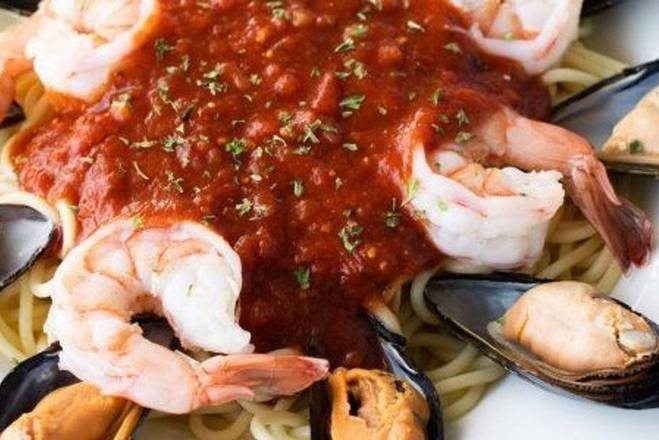 Order Seafood Spaghetti Marinara food online from Hook & Reel Cajun Seafood store, Killeen on bringmethat.com