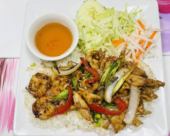 Order C11. Lemongrass Shrimp And Chicken food online from Pho Binh Minh store, Maple Valley on bringmethat.com