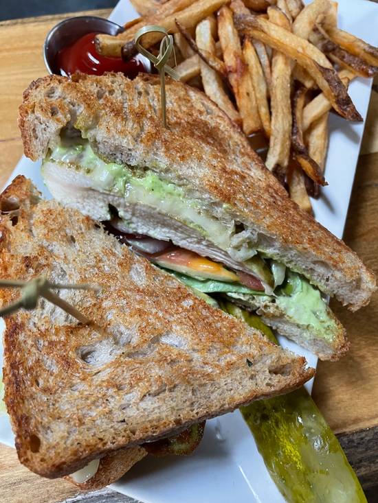 Order Grilled Chicken Sandwich food online from Coastal Kitchen & Daiquiri Bar store, Bay Shore on bringmethat.com