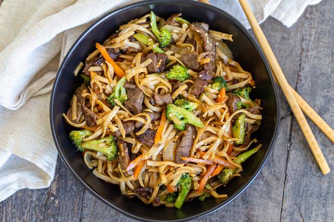 Order Beef Lo Mein food online from Hong Kong Alleys Kitchen store, Union Park on bringmethat.com