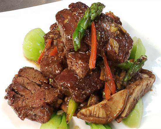 Order Beef Tenderloin w/ Black Pepper Sauce 黑椒牛柳 food online from Jin Ding Restaurant store, Bryn Mawr on bringmethat.com