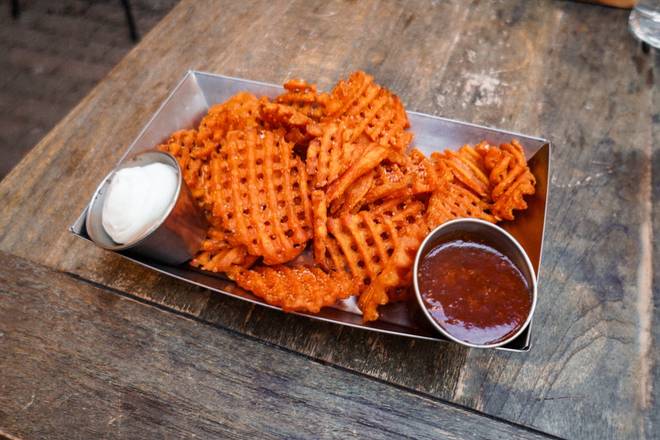 Order Sweet Potato Waffle Friets food online from Centraal Grand Cafe & Tappery store, Milwaukee on bringmethat.com