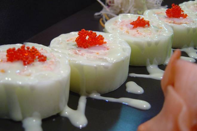 Order King Crab Roll food online from Samurai Sushi store, Heathrow on bringmethat.com