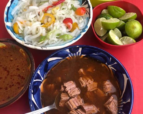 Plato de birria mediano