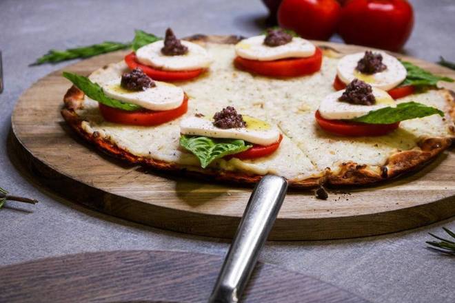 Order Caprese Pizza food online from Pie-Fection store, Orlando on bringmethat.com
