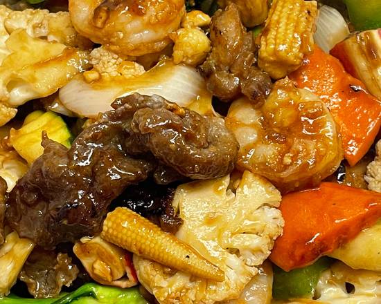 Order Combination China food online from Lee's BBQ + Boba store, Cudahy on bringmethat.com