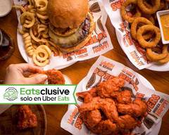 Hooters Satélite