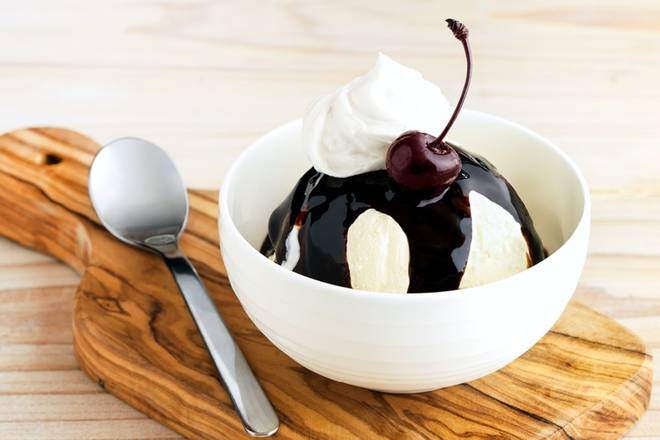 Order Spotted Dog Sundae food online from Outback Steakhouse store, Vacaville on bringmethat.com