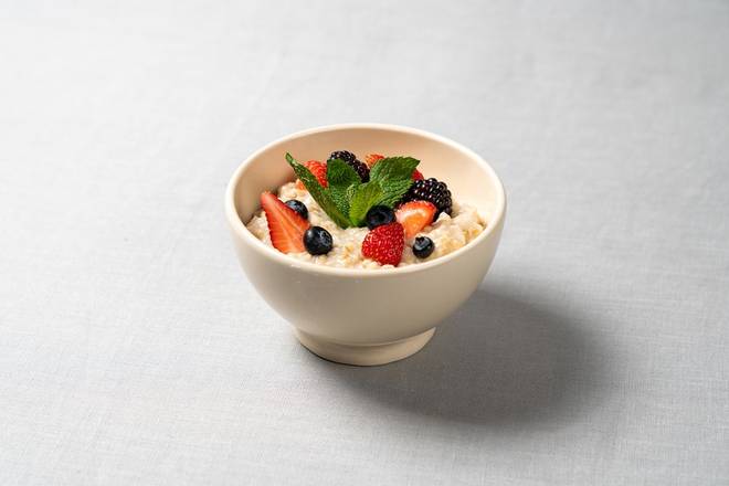 Order Organic Steel-Cut Oatmeal with Fresh Berries food online from Le Pain Quotidien store, New Canaan on bringmethat.com