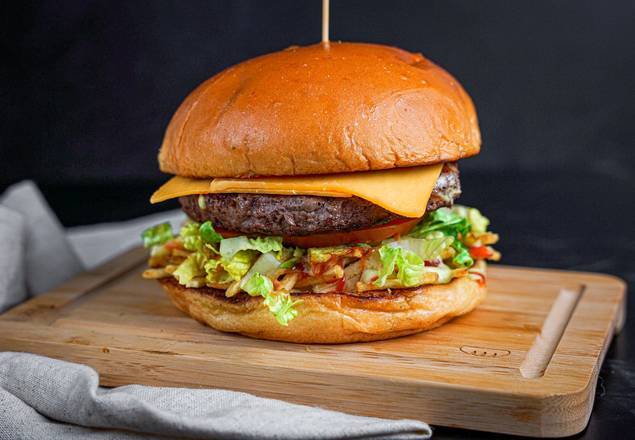 Order Hamburguesa Sencilla food online from Sabor Venezolano Kendall store, Miami on bringmethat.com
