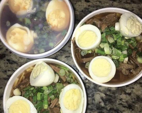 Order Beef Yakamein food online from Da White House Food Truck store, New Orleans on bringmethat.com
