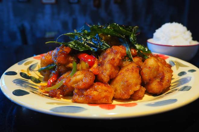 Order Crispy Spicy Chicken food online from Thaprachan Thai store, Seattle on bringmethat.com