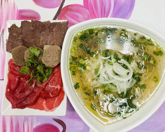 Order P7. Steak, Brisket and Meatballs Noodle Soup  food online from Pho Binh Minh store, Maple Valley on bringmethat.com