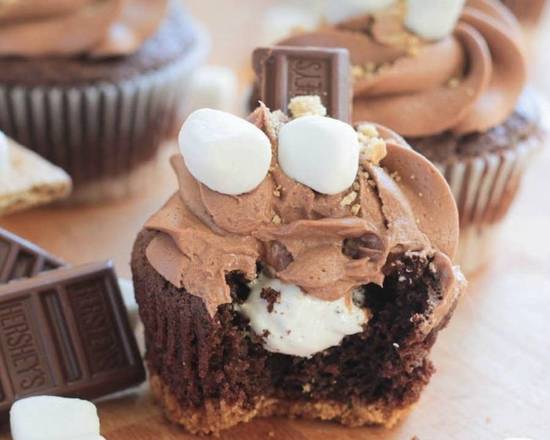 Order Vegan Smore’s Cupcake food online from Raffa’s Cupcakes store, Miami on bringmethat.com