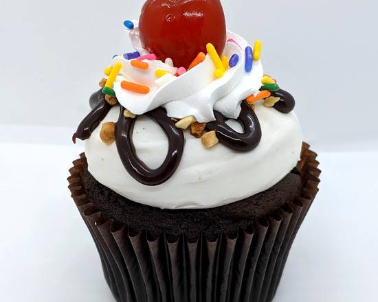 Order Hot Fudge Sundae food online from Smallcakes store, Garland on bringmethat.com