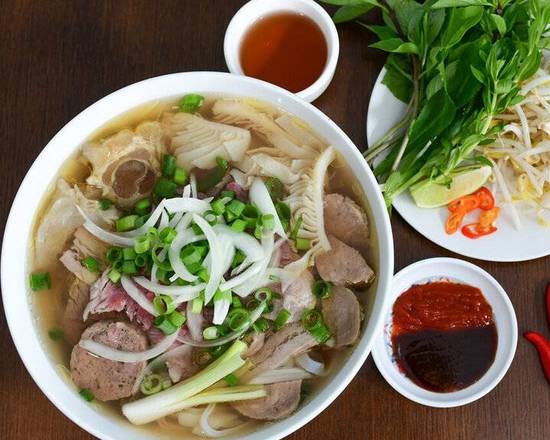 Order Pho Combo food online from Green Bamboo Noodle House store, Cordova on bringmethat.com