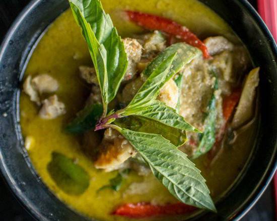 Order Kaeng Keiw Wann (Thai Green Curry) food online from Chao krung store, Los Angeles on bringmethat.com