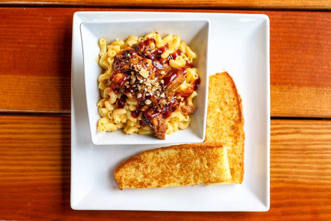 Order Pulled Pork Mac and Cheese  food online from Tommy Tavern + Tap store, Parsippany on bringmethat.com