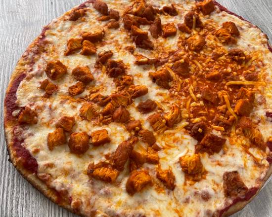 Order Buffalo Chicken Pizza food online from Milwaukee Classic Pizza store, Milwaukee on bringmethat.com