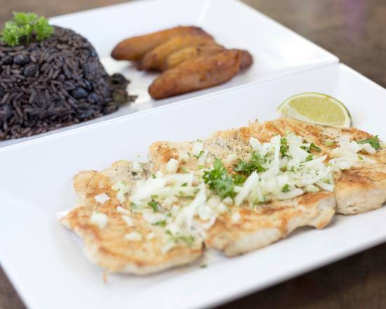 Order Bistec De Pollo a La Plancha food online from Cubavana Cafe Restaurant store, Cutler Bay on bringmethat.com