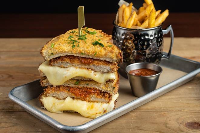 Order Chicken Parm Grilled Cheese food online from Bar Louie store, Murfreesboro on bringmethat.com