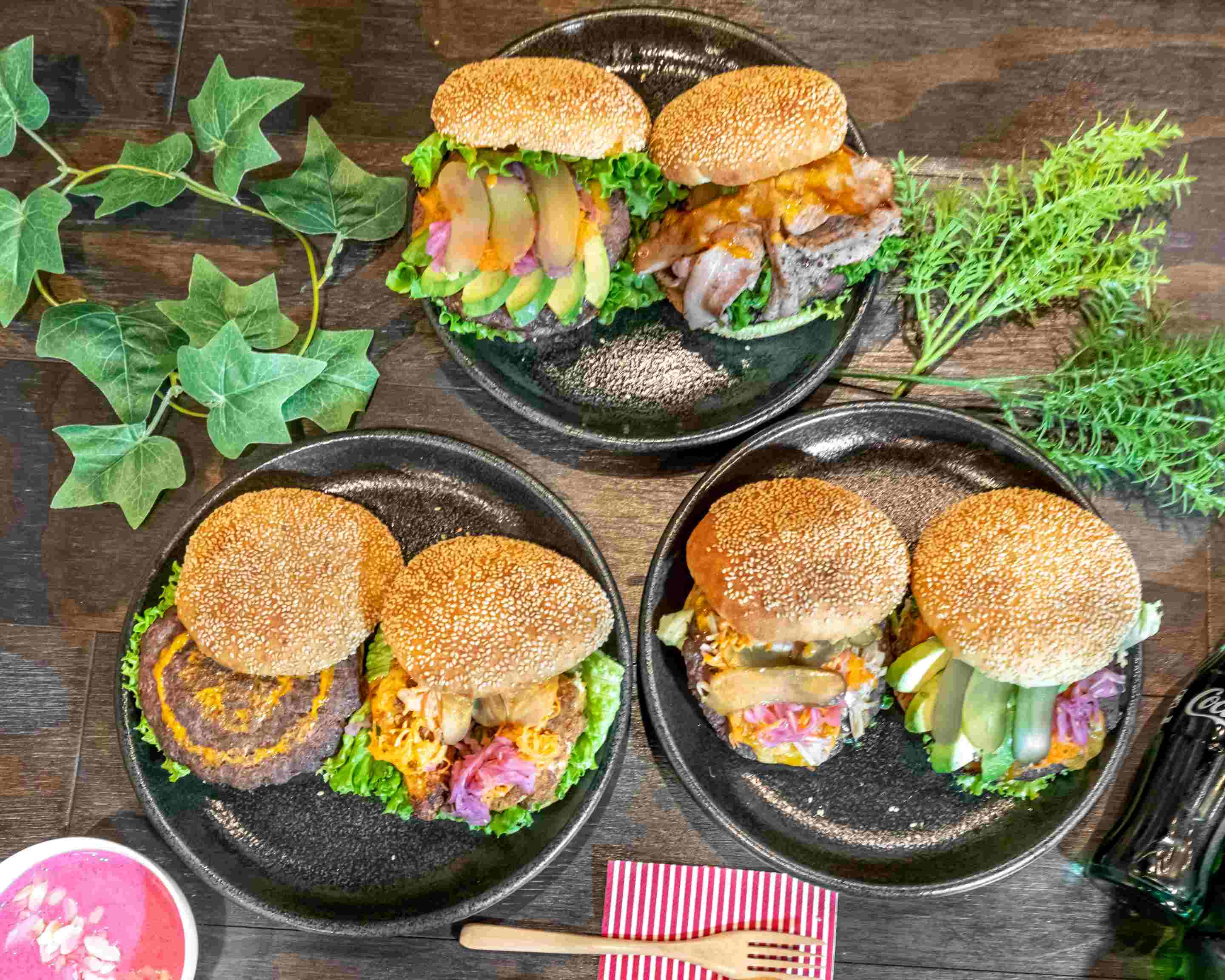 人はなぜバーガーを食べたくなるのか Why Does Everyone Want To Eat A Burger の出前 宅配 テイクアウトメニュー ウーバーイーツ