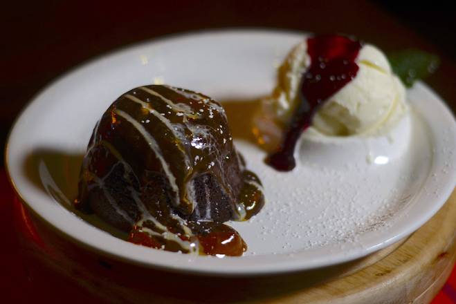 Order Volcan de Chocolate food online from Matiz Latin Cuisine store, New York on bringmethat.com