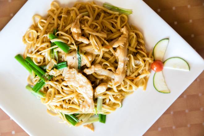 Order Chicken Lo Mein food online from Fuji Sushi Asian Cuisine store, La Porte on bringmethat.com