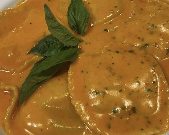 Order Ravioli Lobster on Vodka Sauce  food online from Caffe Di Mauro store, Miami Beach on bringmethat.com