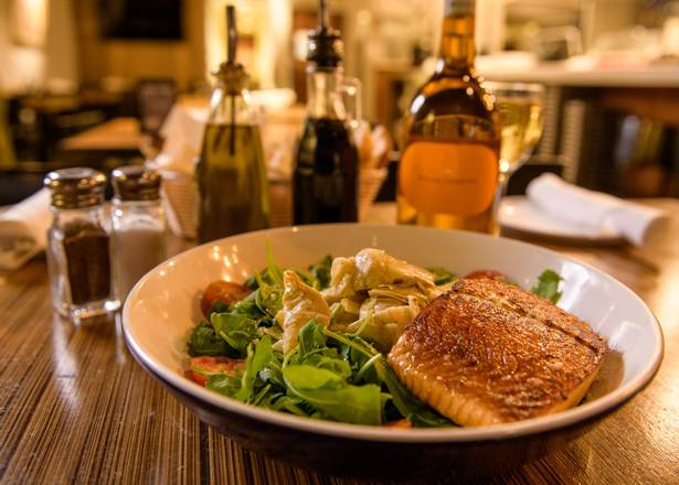 Order Salmone Insalate food online from Spris Pizza store, South Miami on bringmethat.com